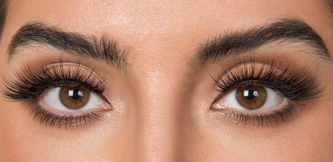 Fake Lashes: How to Apply Them Like a Pro