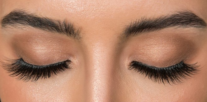Fake Lashes: How to Apply Them Like a Pro